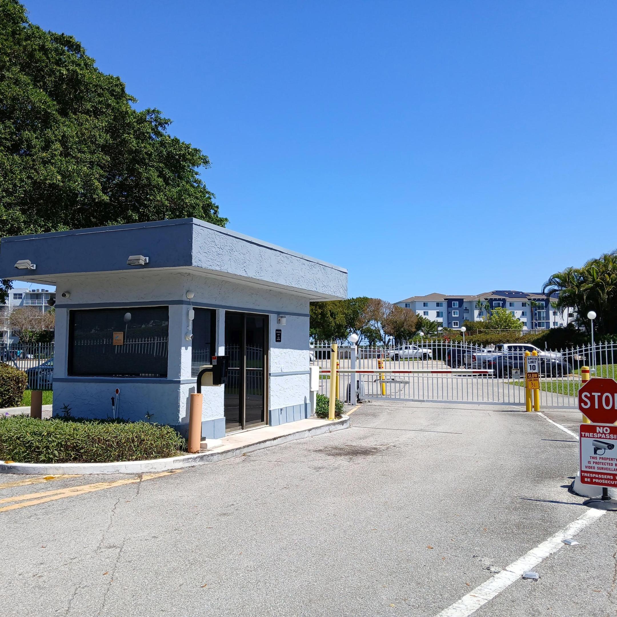 BREAKWATERS OF THE PALM BEACHES CONDO - Residential