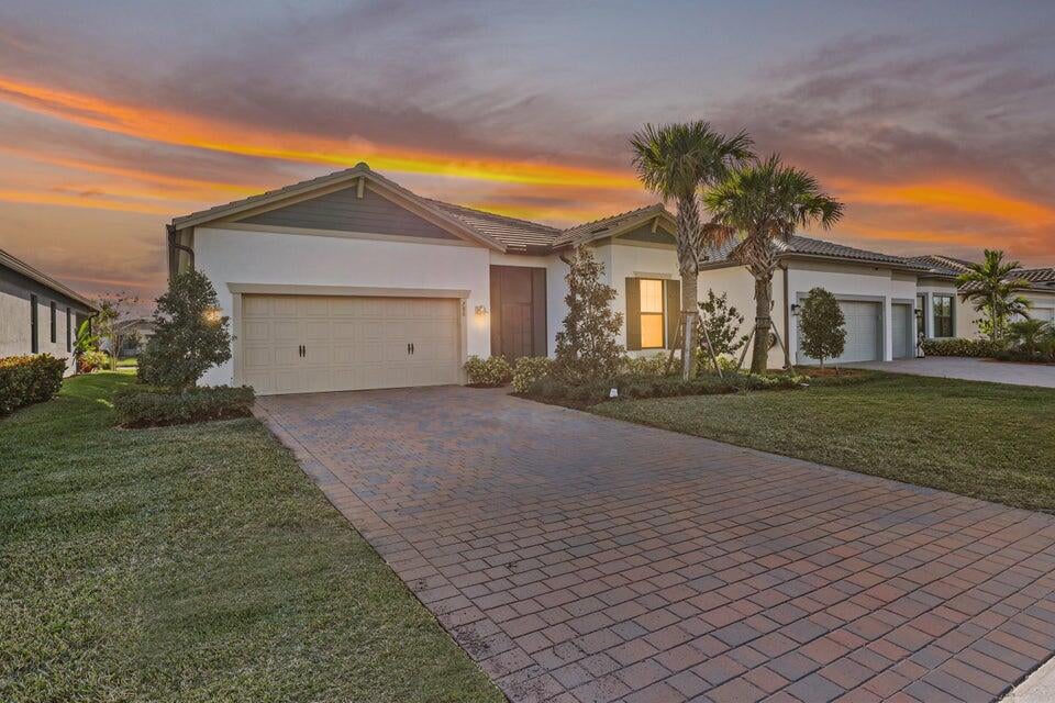 786 SE COURANCES Drive