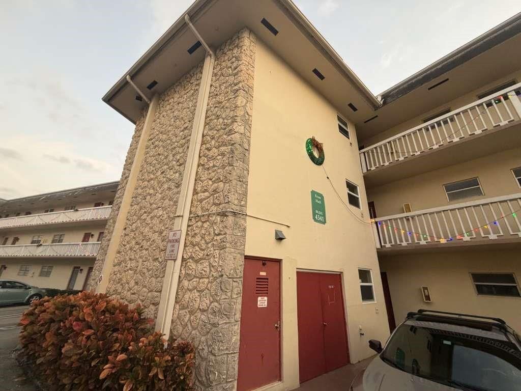 Photo of 4341 NW 16th St #E206, Fort Lauderdale, FL 33313 (MLS # F10540231)