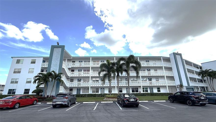 Beautifully updated 2-bedroom, 1.5-bath condo in the desirable Century Village Boca Raton. Renovated kitchen with granite counter tops; upgraded bathrooms; led light fixtures and more. Laminated floor and porcelain tile. This unit offers extra storage, two assigned parking spaces, and a fantastic location just across from the elevator. Sold furnished for your convenience. Enjoy a serene lake view from the large screened balcony
Century Village is a 55+ senior community offering resort-style living with indoor and outdoor pools, fitness center, tennis, pickleball, and courtesy buses. No special assessments, and the unit can be rented right away—perfect for seasonal or year-round living, or as an investment opportunity