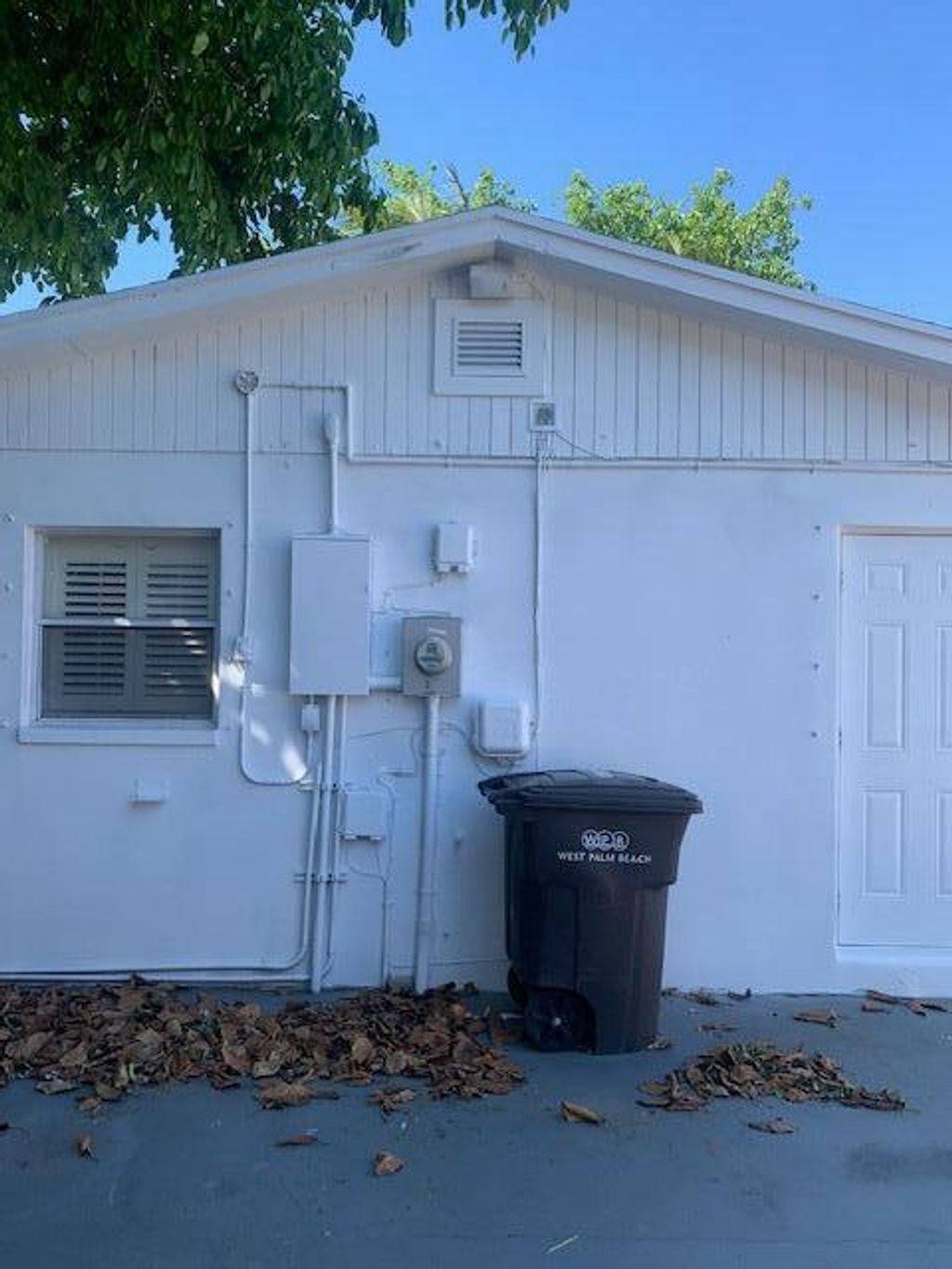 Photo of 512 Biscayne Drive, West Palm Beach, FL 33401 (MLS # B26007390)