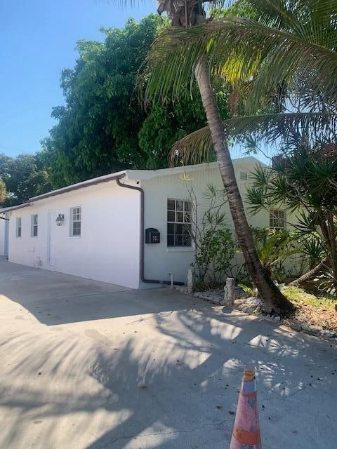 512 Biscayne Drive West Palm Beach FL 33401