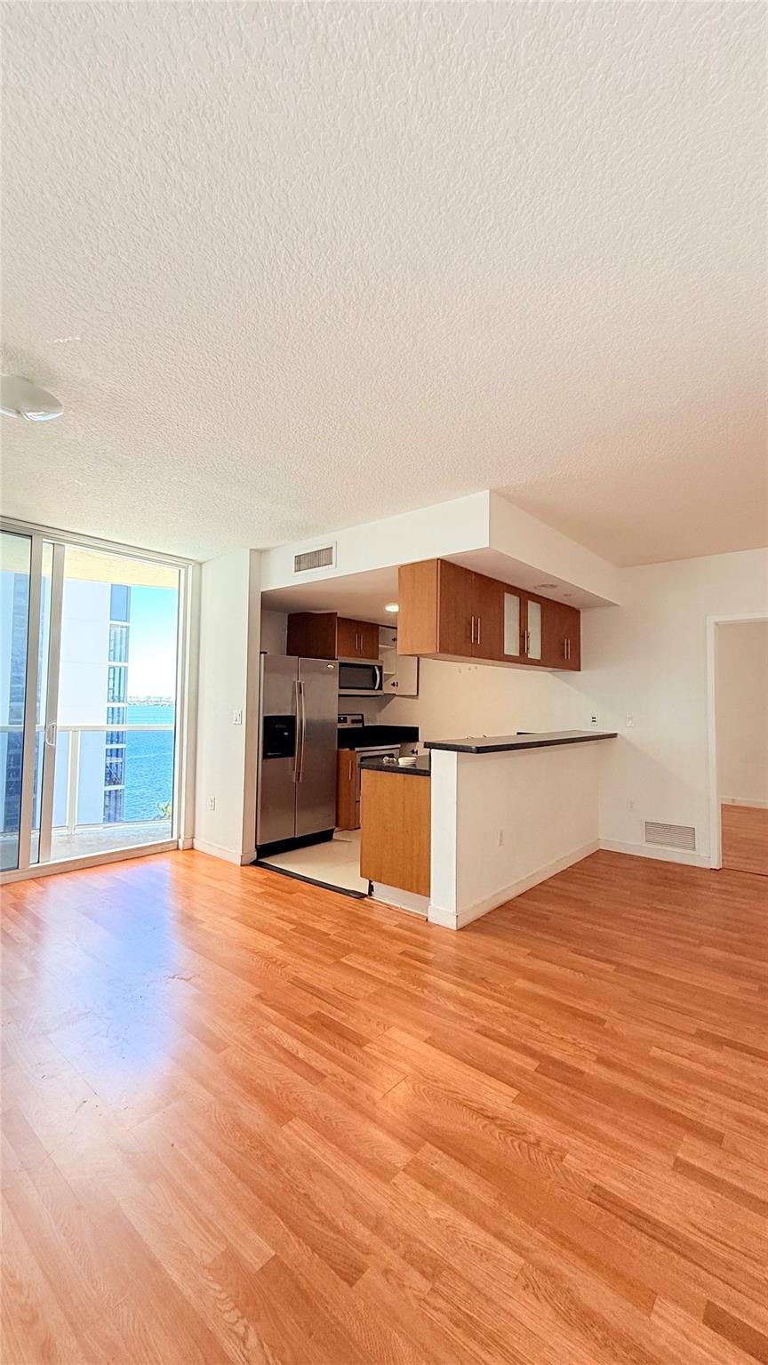 Amazing view 3 bed 2 bath condo by the bay. Modern kitchen, stainless steel appliances, laminate wood floors, granite countertops. Split bedrooms, walk-in closet large balcony, condo has a pool and Gym. All ages, pet friendly unit. Very well located. In the heart of Edgewater, few minutes from Wynwood, design district, downtown, Walking distance from restaurants, supermarket, malls and more. 1 parking space assigned. You can rent additional parking space. Must see it.