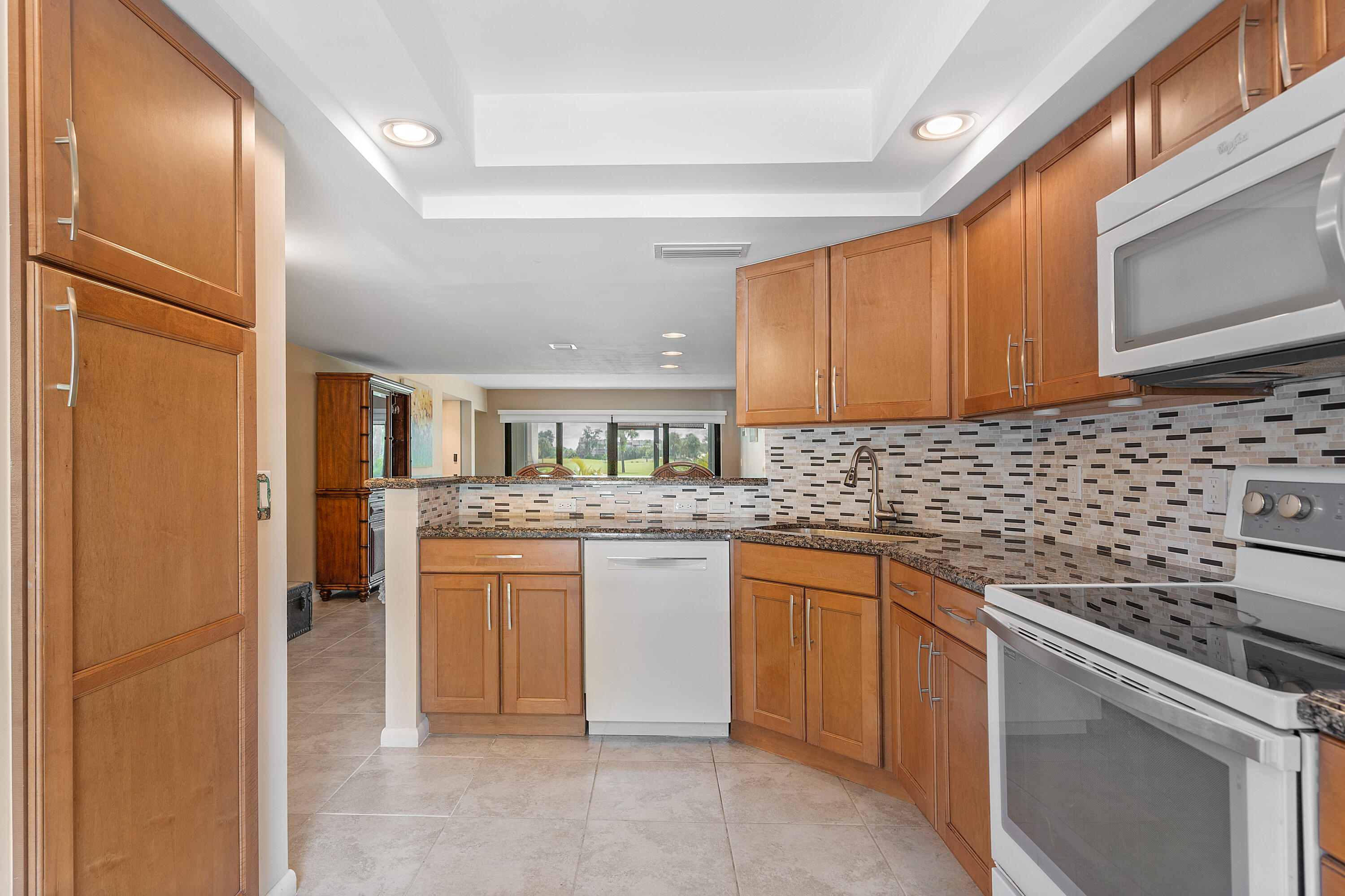 LANDS OF THE PRESIDENT CONDO 1 - Residential