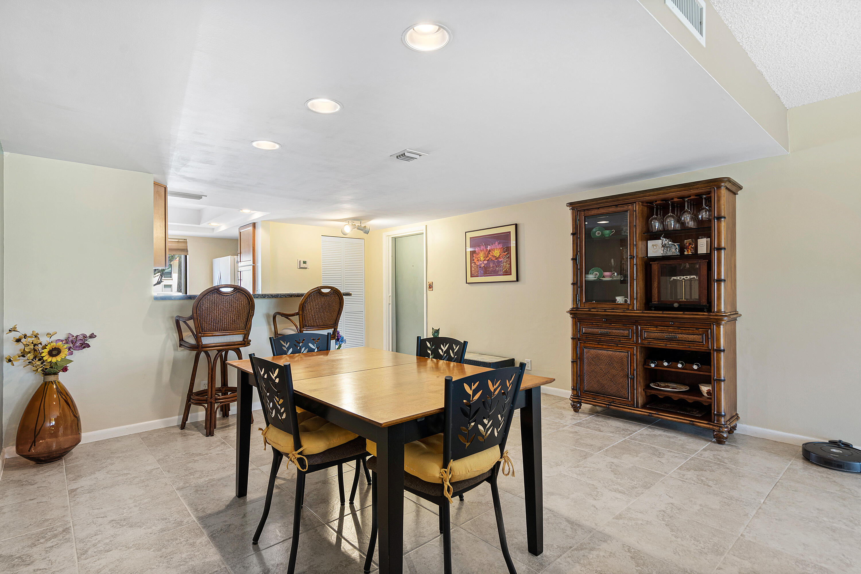 LANDS OF THE PRESIDENT CONDO 1 - Residential