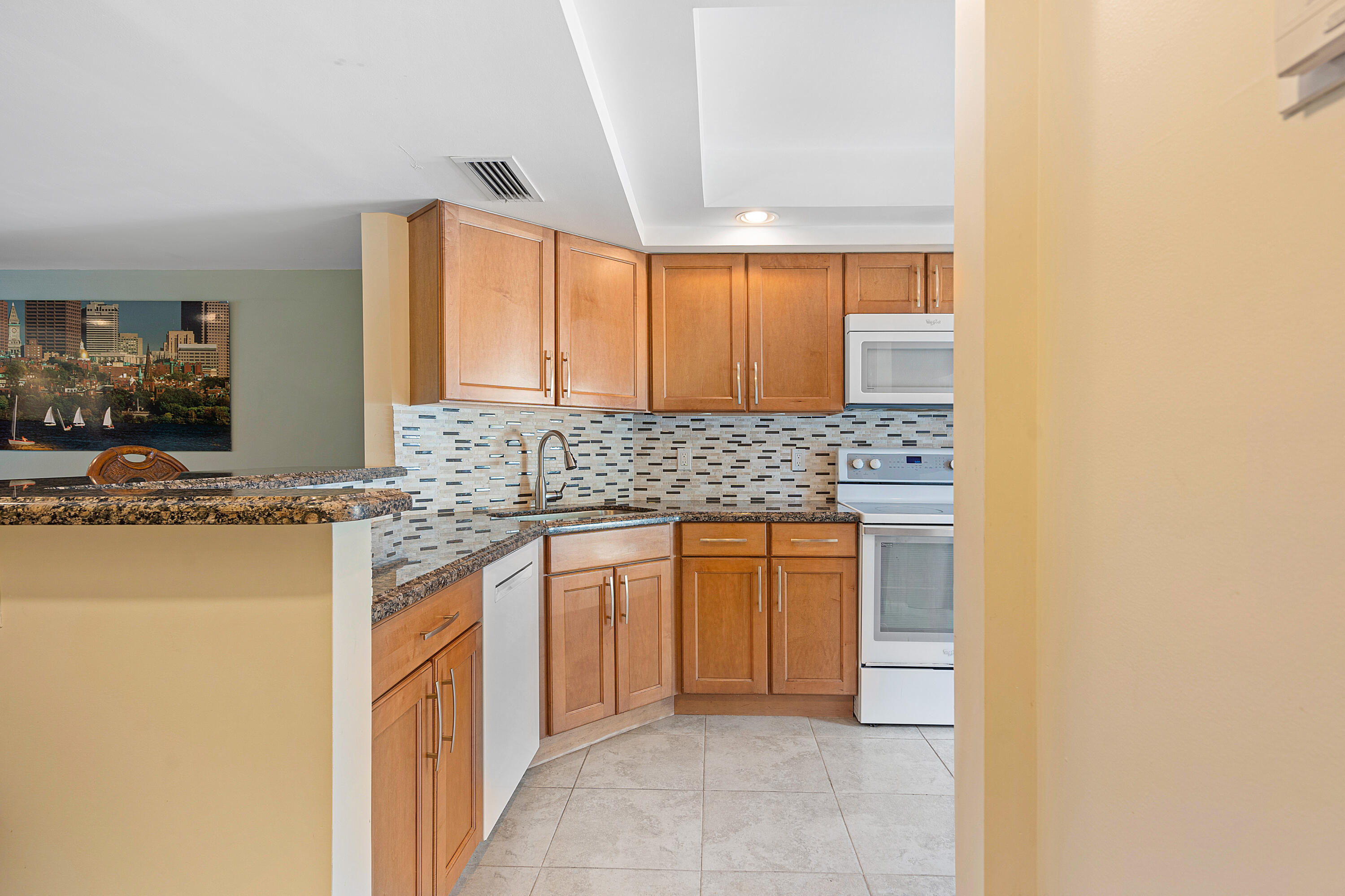 LANDS OF THE PRESIDENT CONDO 1 - Residential