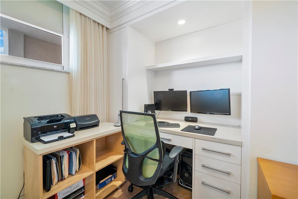 ADMIRALTY TOWERS - Residential