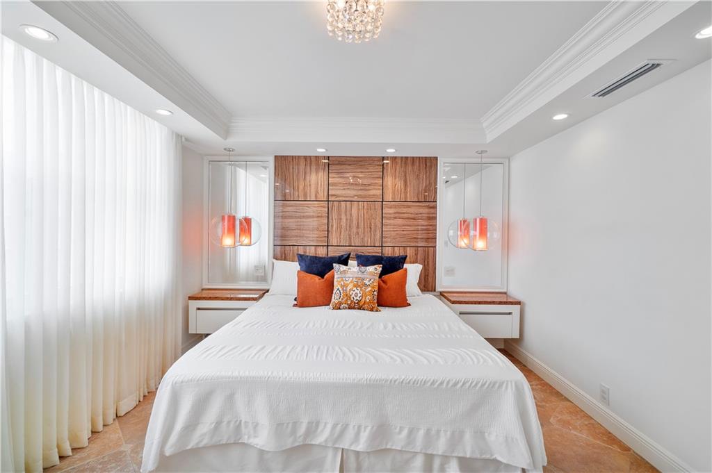 ADMIRALTY TOWERS - Residential