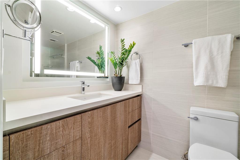 ADMIRALTY TOWERS - Residential