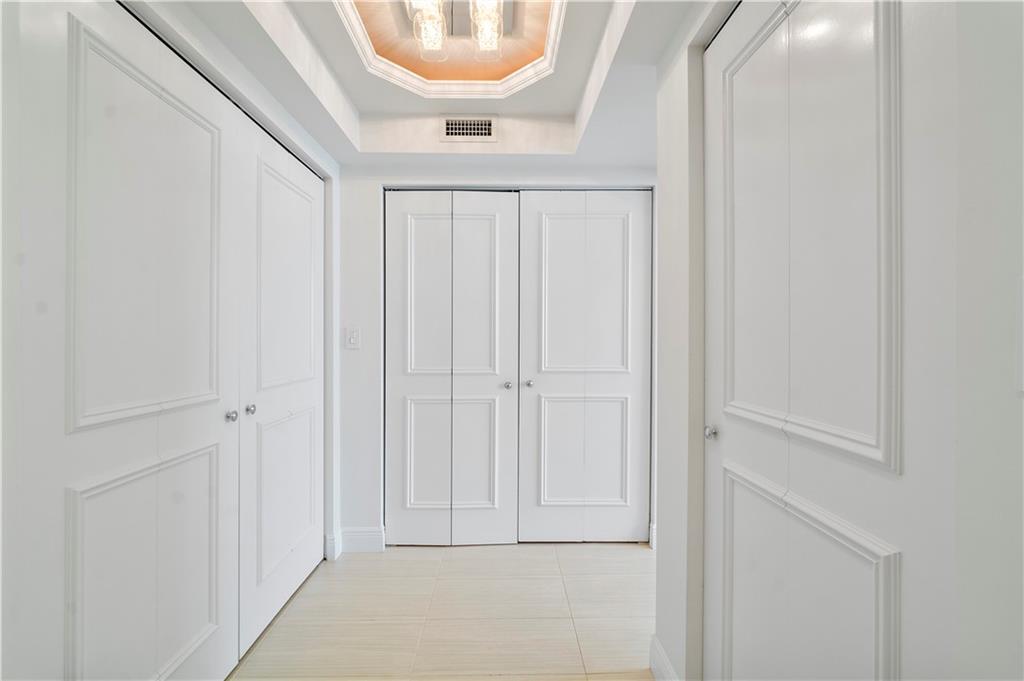 ADMIRALTY TOWERS - Residential