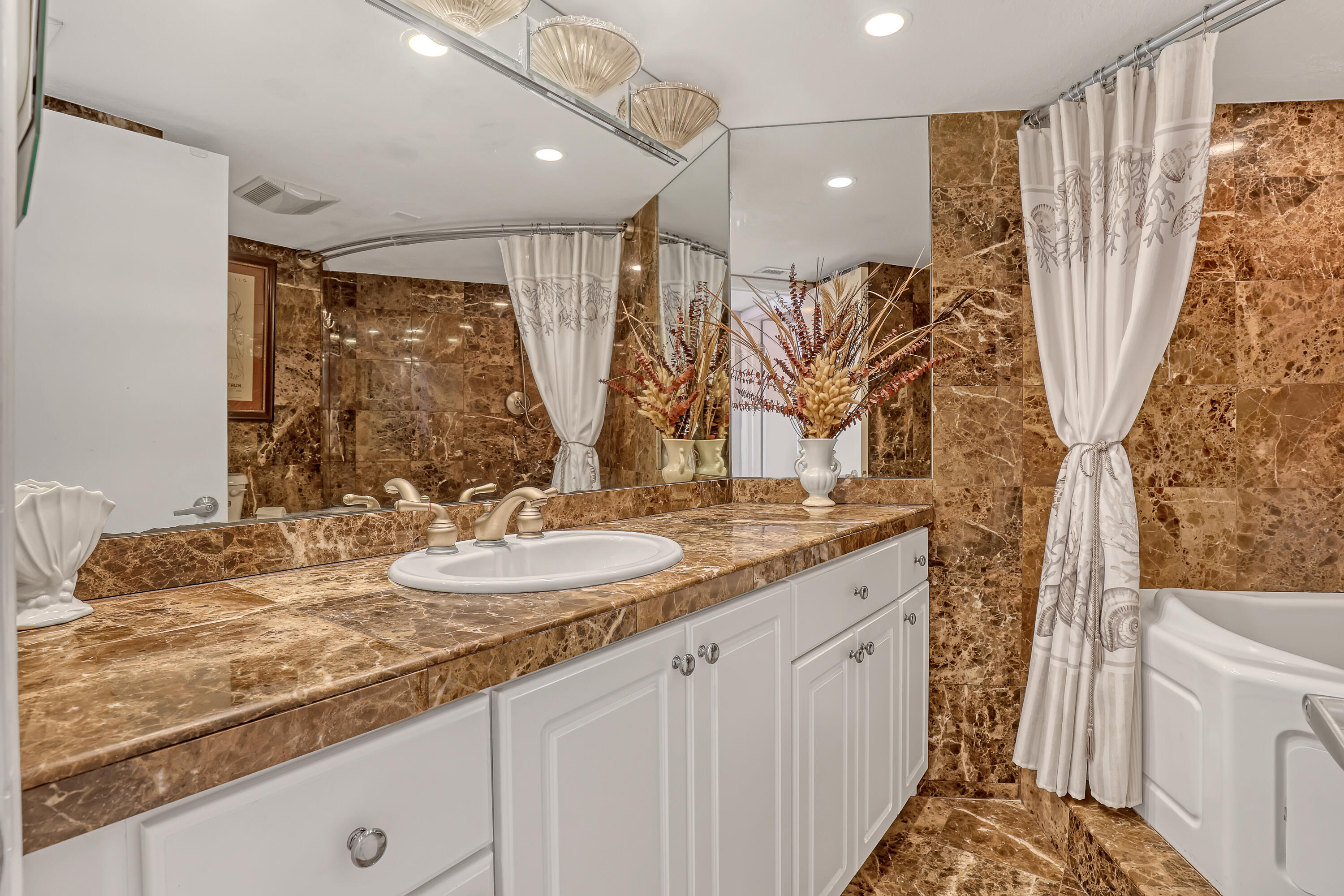 CONNEMARA CONDO - Residential