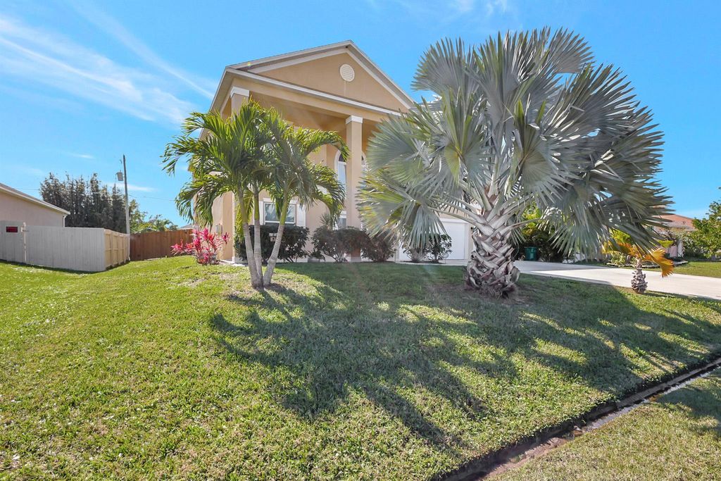 Photo of 1018 SW Eckard Avenue, Port Saint Lucie, FL 34953 (MLS # R10955129)