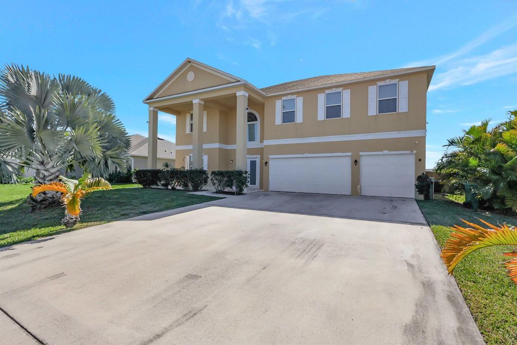 Photo of 1018 SW Eckard Avenue, Port Saint Lucie, FL 34953 (MLS # R10955129)