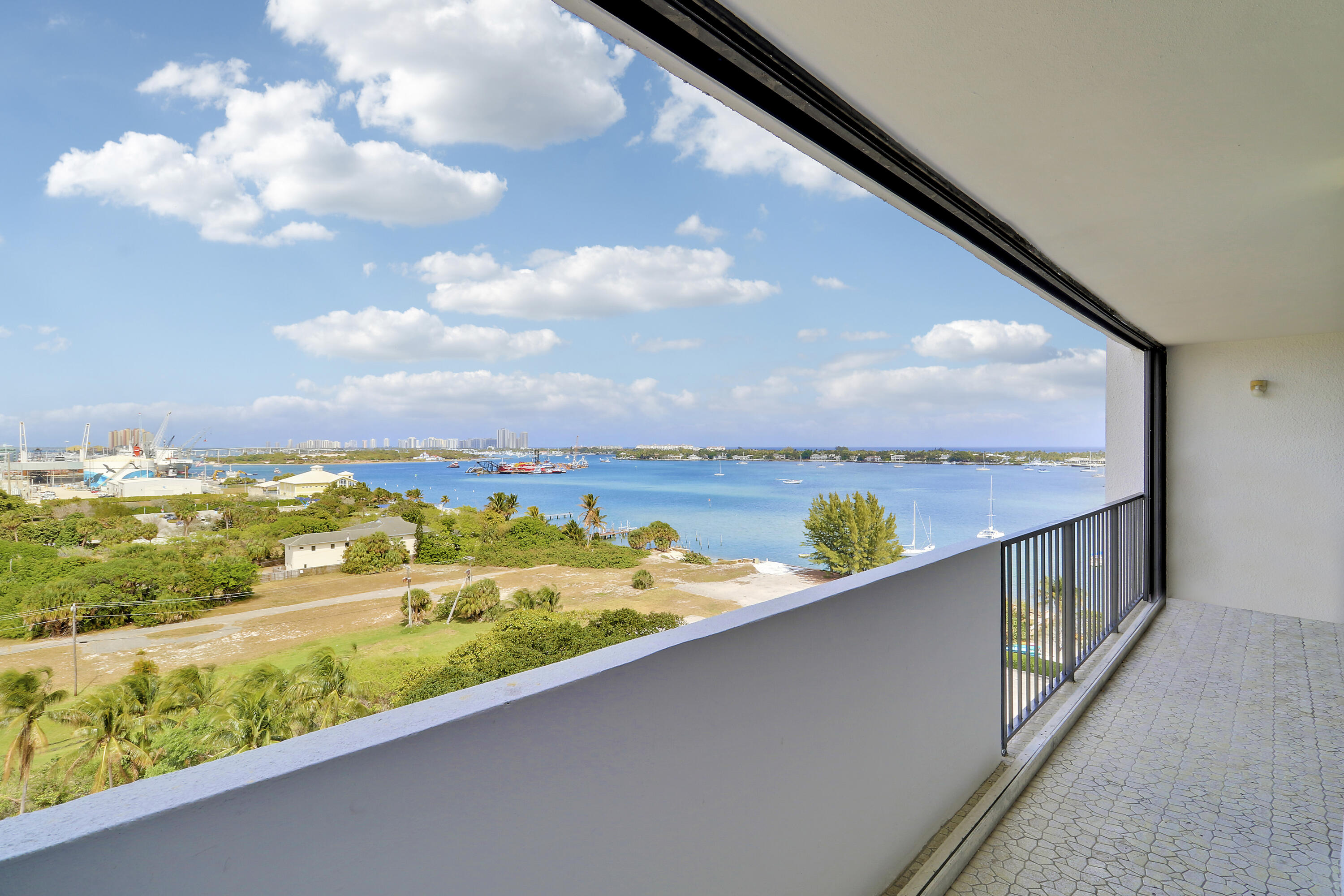 PALM BEACH HOUSE CONDO - Residential