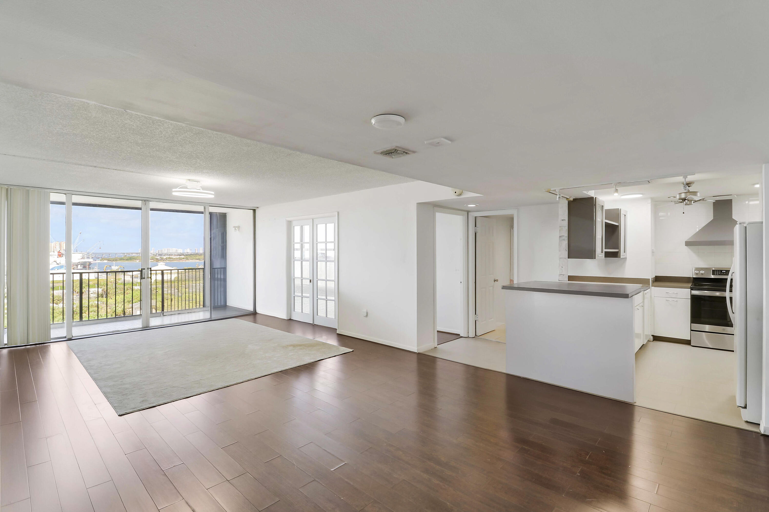 PALM BEACH HOUSE CONDO - Residential