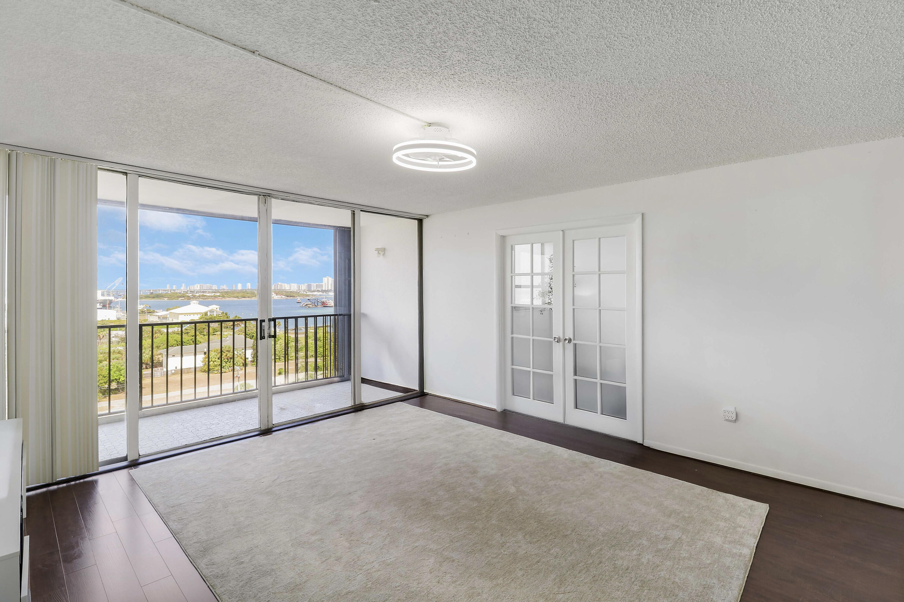 PALM BEACH HOUSE CONDO - Residential