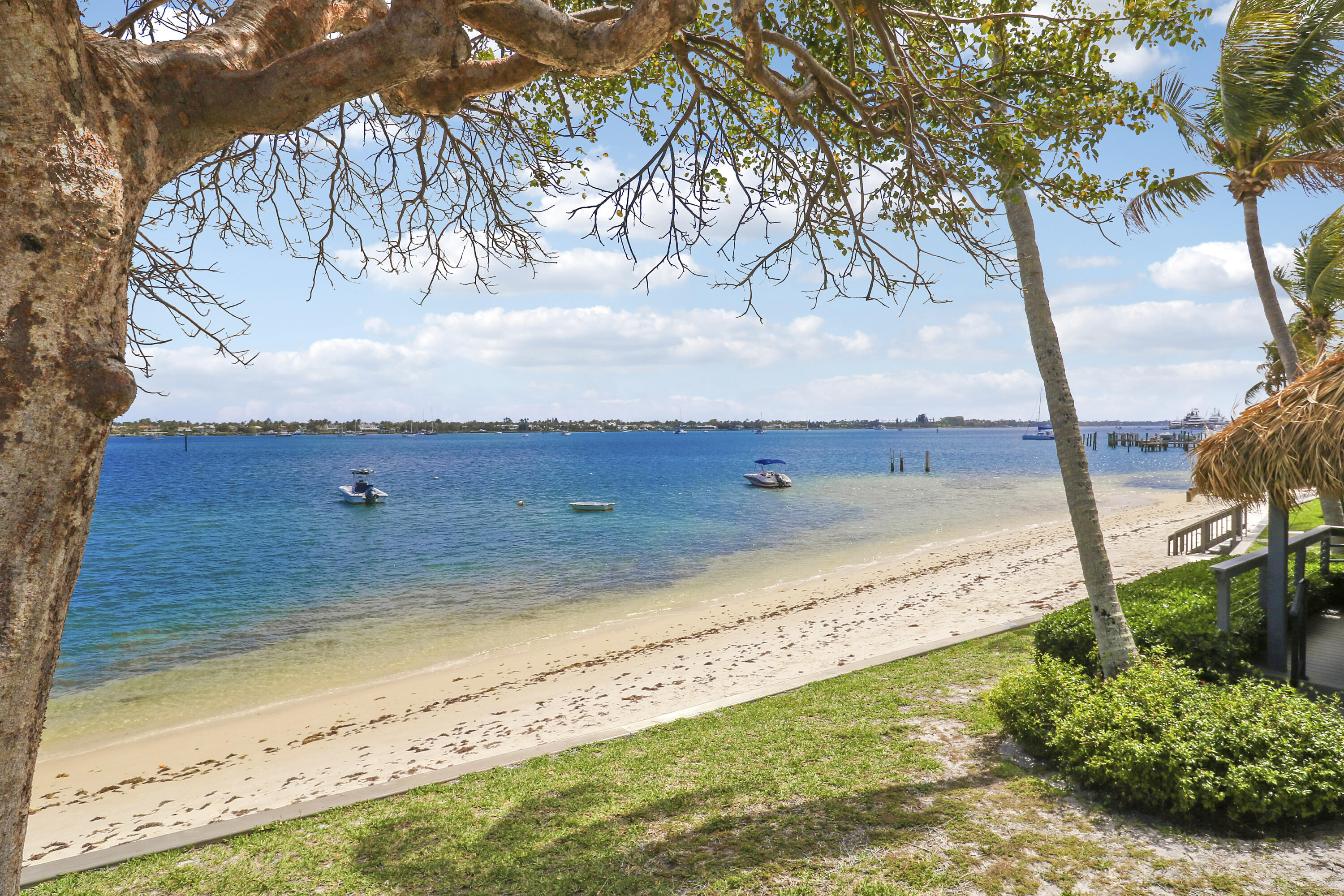PALM BEACH HOUSE CONDO - Residential