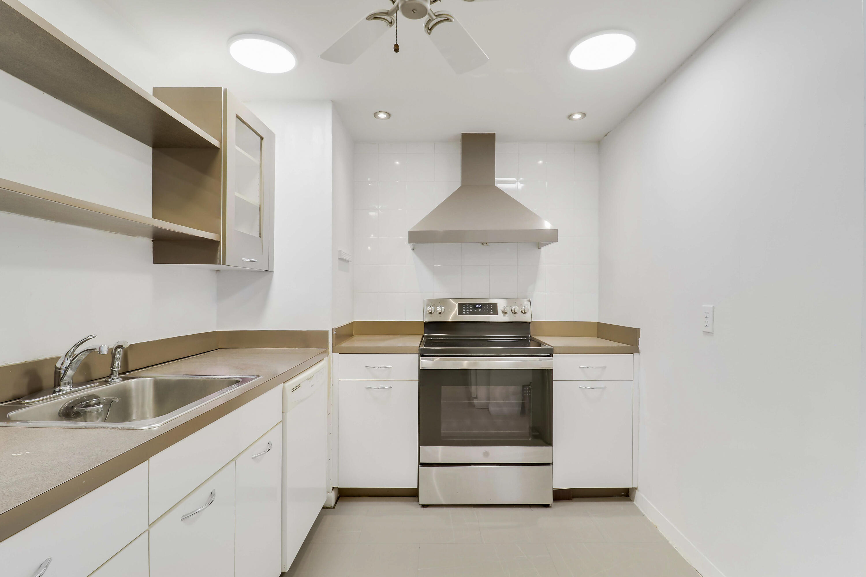 PALM BEACH HOUSE CONDO - Residential