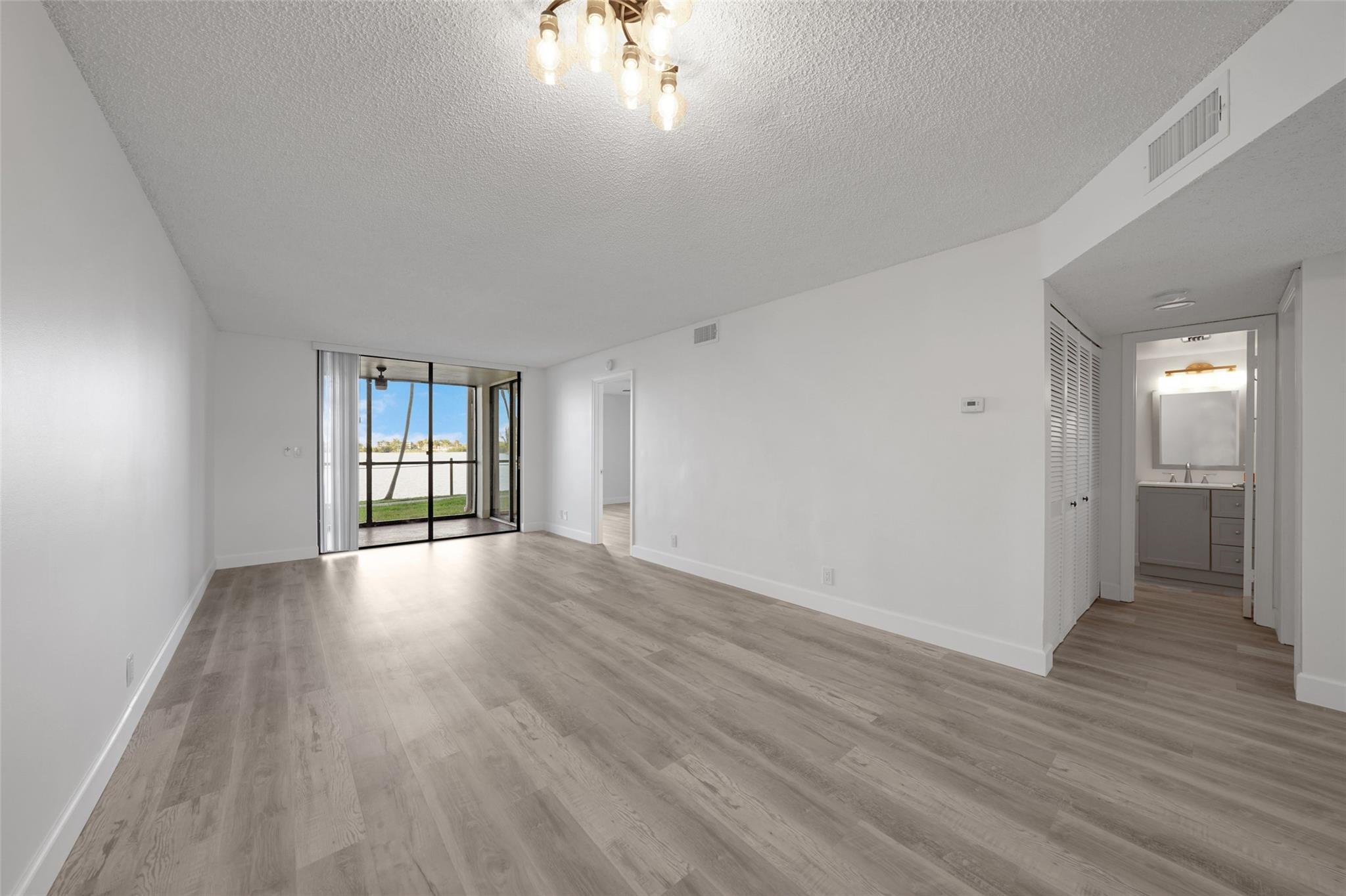 118 Lake Emerald Dr 107