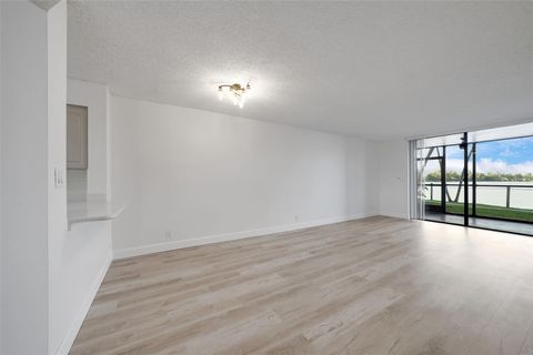 118 Lake Emerald Dr 107 Oakland Park FL 33309