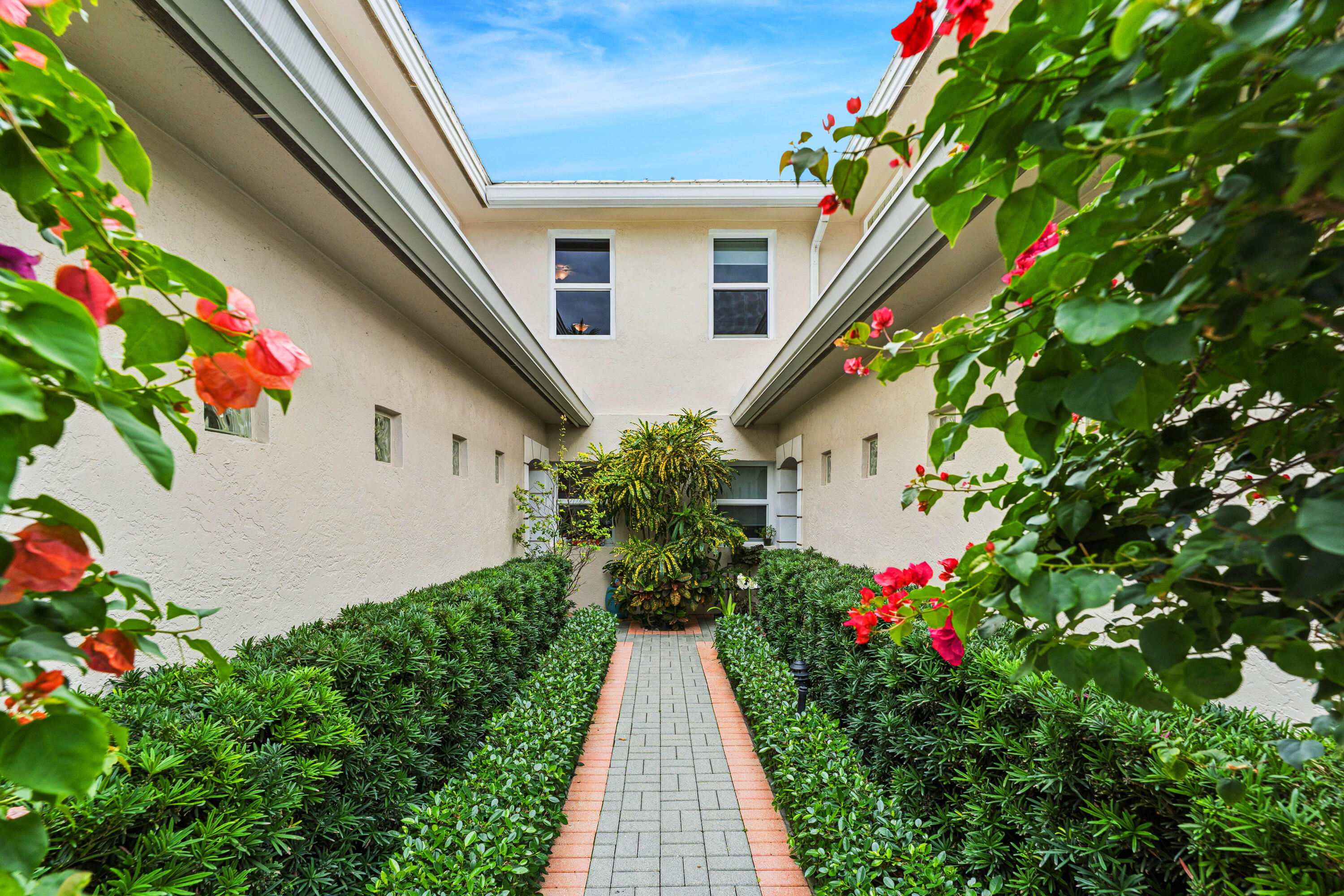 CAMBRIA CREST - Residential