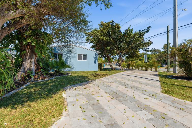 1115 S Seacrest Boulevard