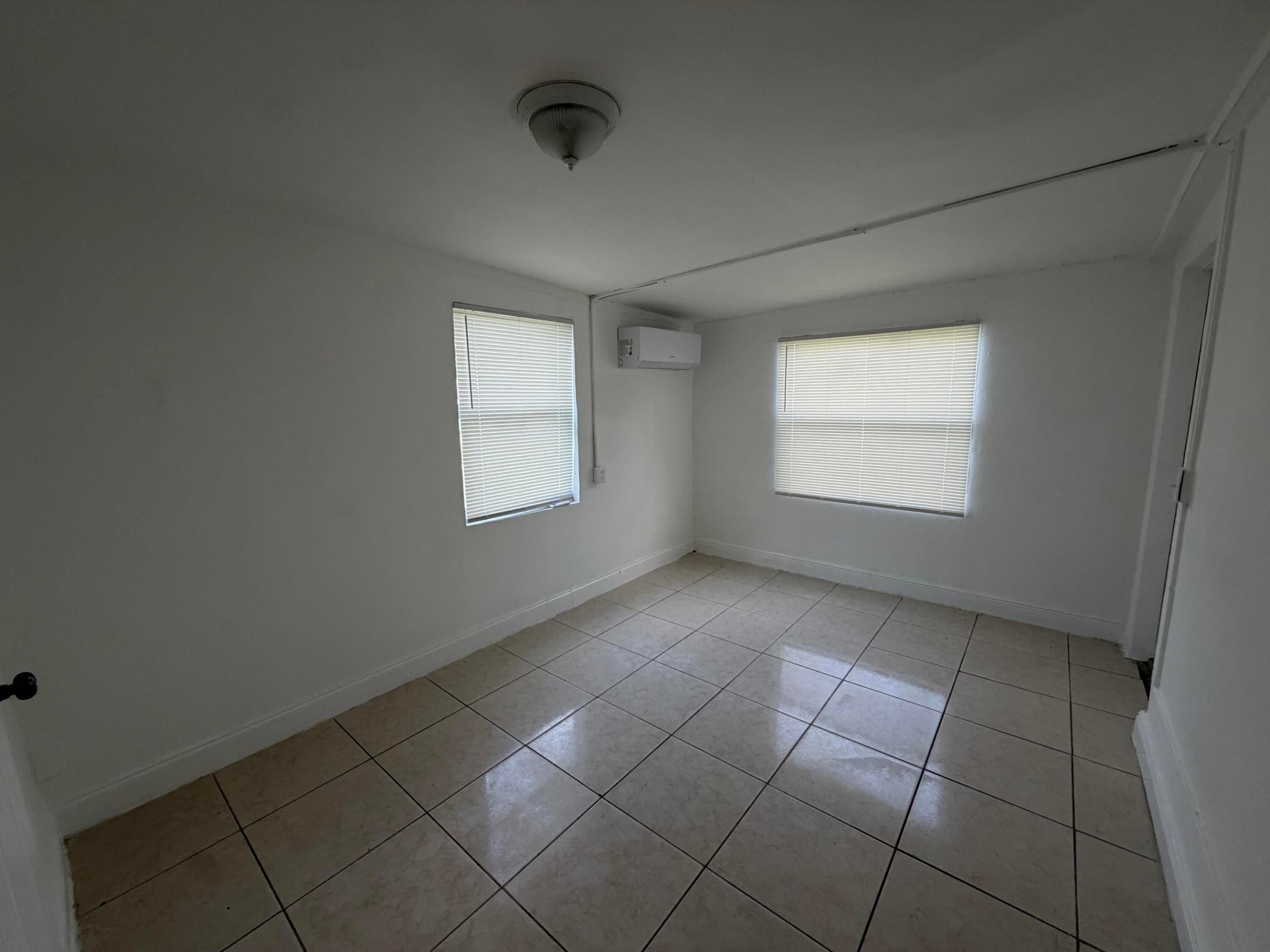 View photos, virtual tours, details... 1729 NW 16th Avenue