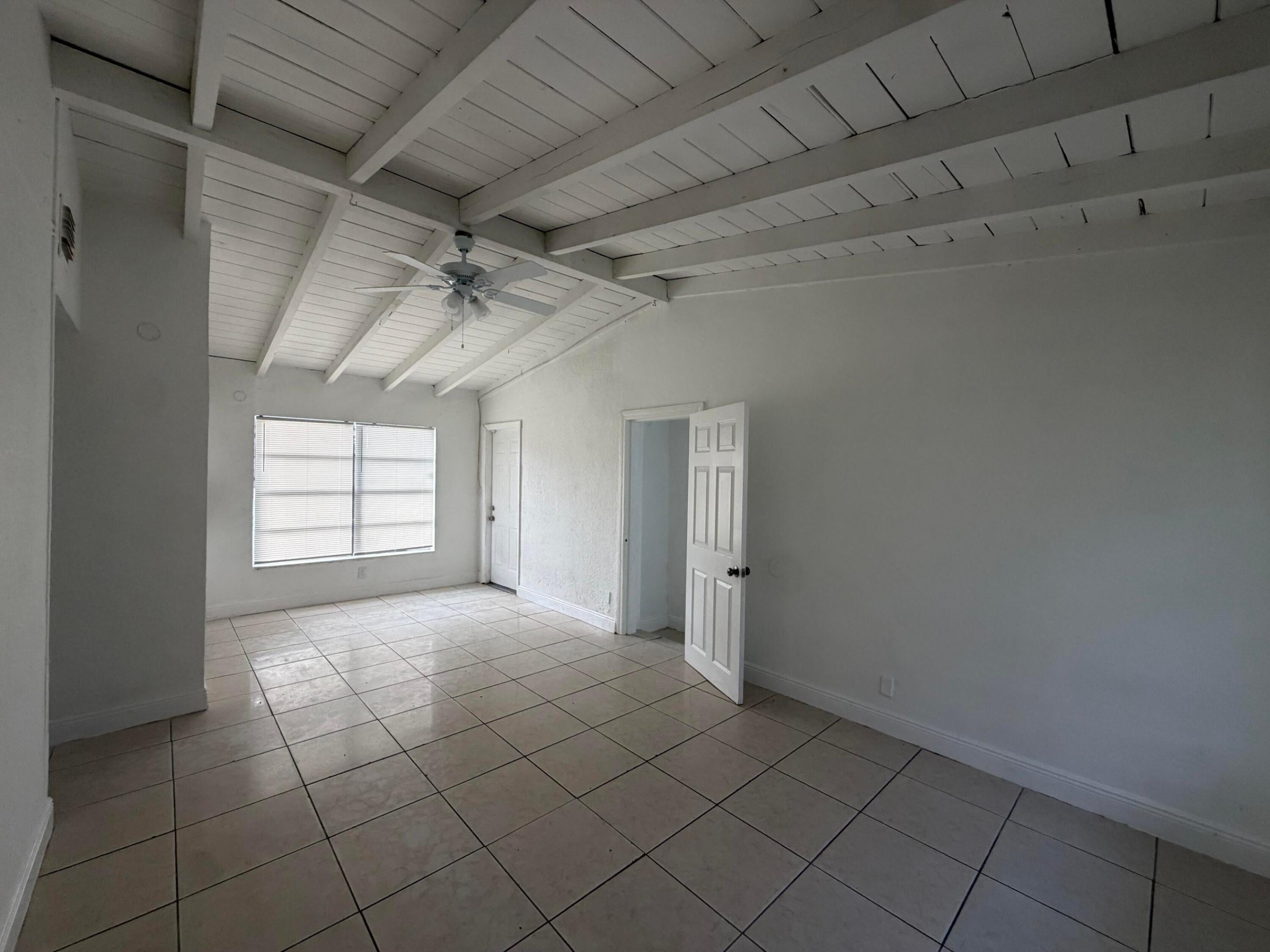 View photos, virtual tours, details... 1729 NW 16th Avenue