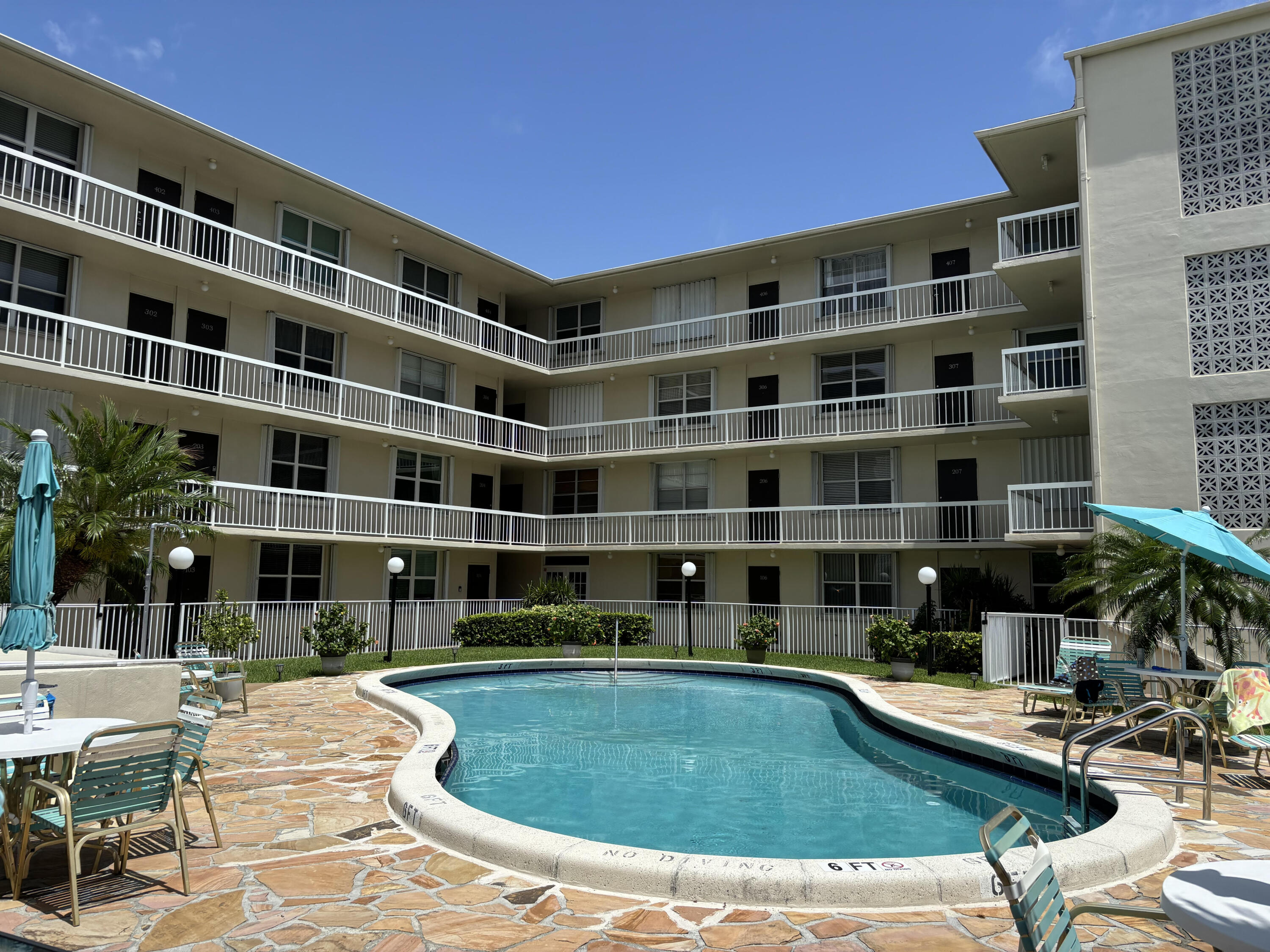 Bright, renovated, partially furnished 1 bedroom, 1 bath condo in East Boynton Beach. Features include gorgeous white marble tile floors, modern kitchen with new cabinets and countertops. Enjoy sunset views from the screened balcony. Just blocks from the beach, Prime Catch, Two Georges, Downtown Delray, Publix, shopping, restaurants, and more. Ideal coastal living awaits!