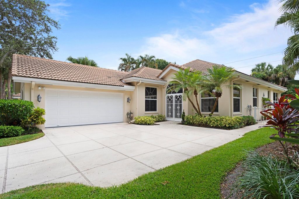 Photo of 154 E Hampton Way, Jupiter, FL 33458 (MLS # R10942238)