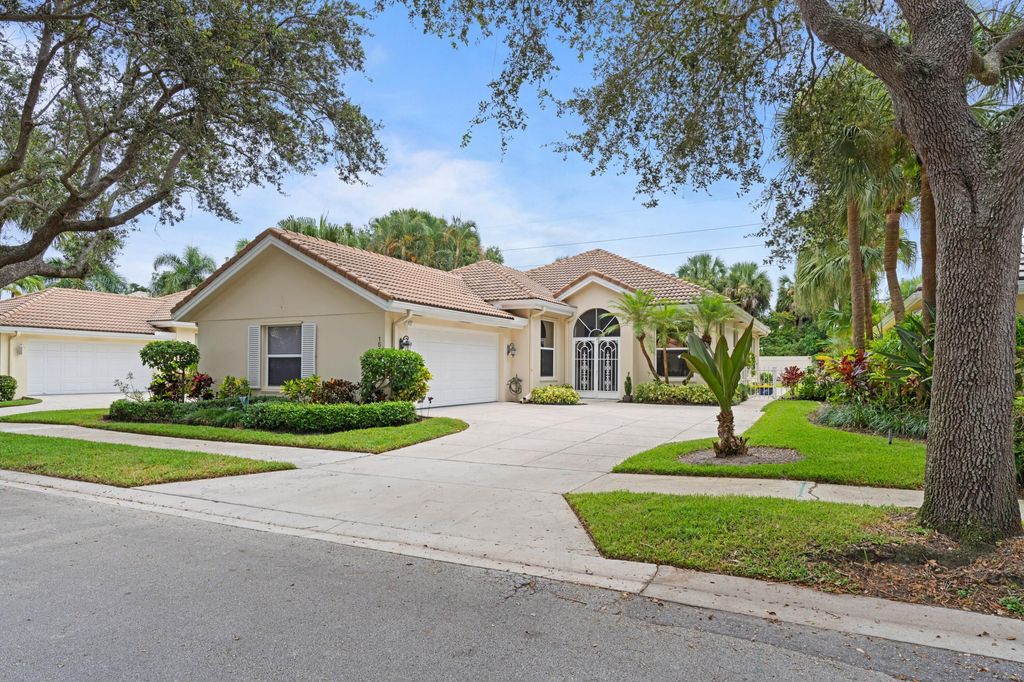 Photo of 154 E Hampton Way, Jupiter, FL 33458 (MLS # R10942238)