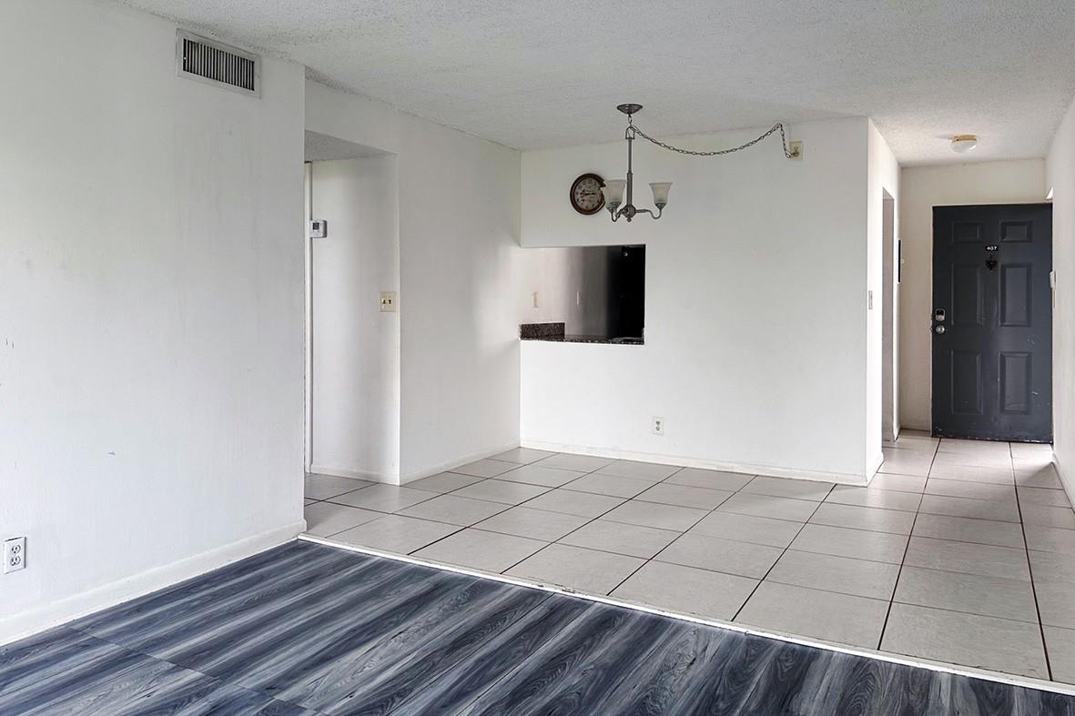 1900 N Congress Ave 407