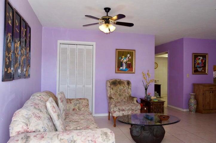 1716 Barton Court