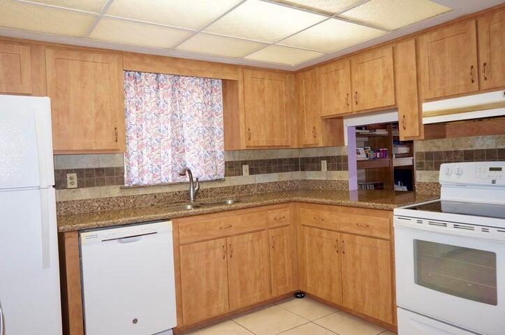 1716 Barton Court
