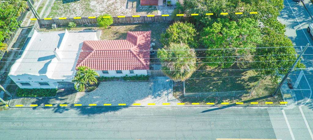 Photo of 711 12th Avenue N, Lake Worth Beach, FL 33460 (MLS # B26005796)