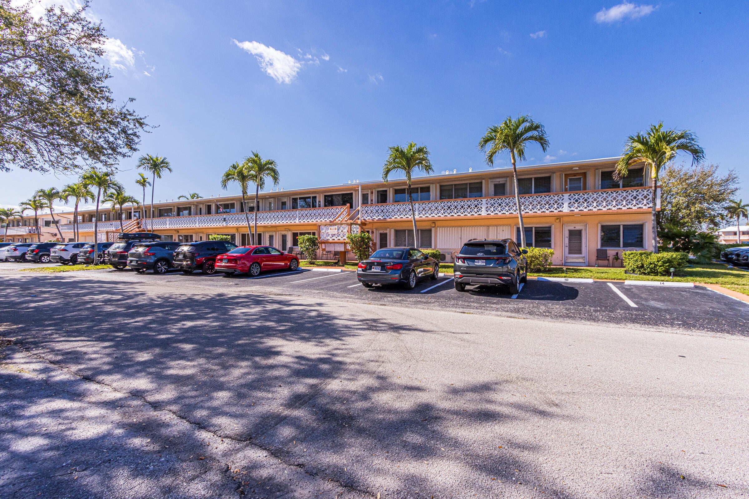 View photos, virtual tours, details... 900 SW 10th Terrace 19S