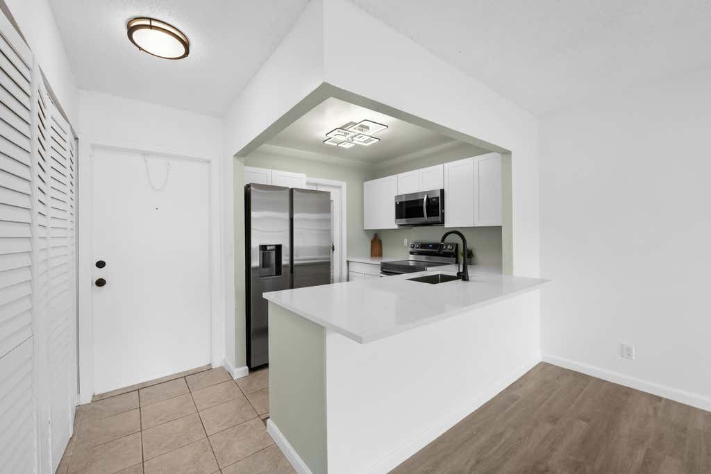 Photo of 600 SE 2ND Avenue #K22, Deerfield Beach, FL 33441 (MLS # B26059441)