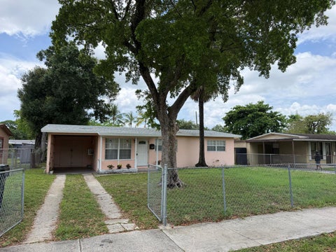 Photo of 804 SW 24th Avenue, Fort Lauderdale, FL 33312 (MLS # B26035396)