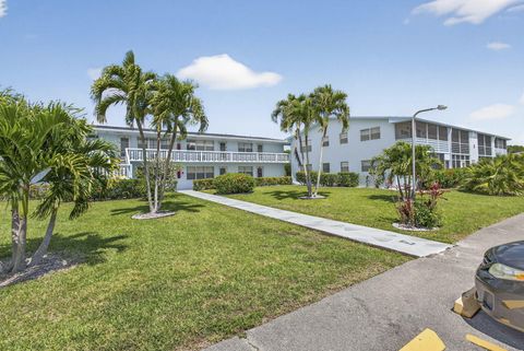 106 Camden E West Palm Beach FL 33417