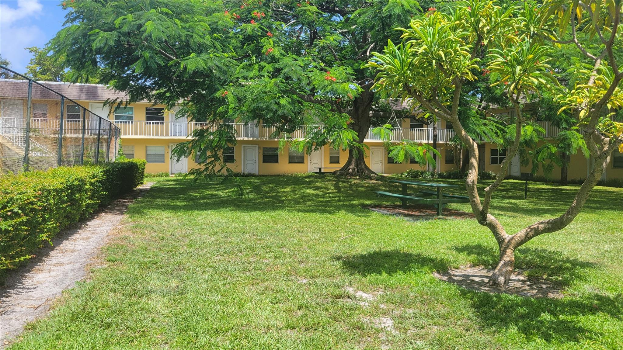 Village Park At Oakland C - Residential Lease