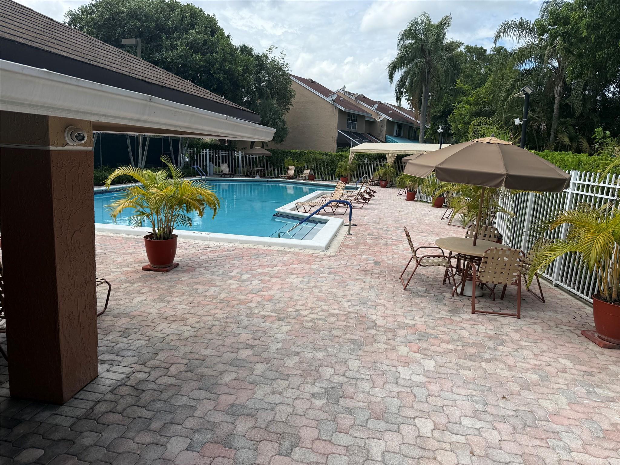7081 Woodmont Way, Tamarac, FL, 33321/$420,000 2 7081 Woodmont Way