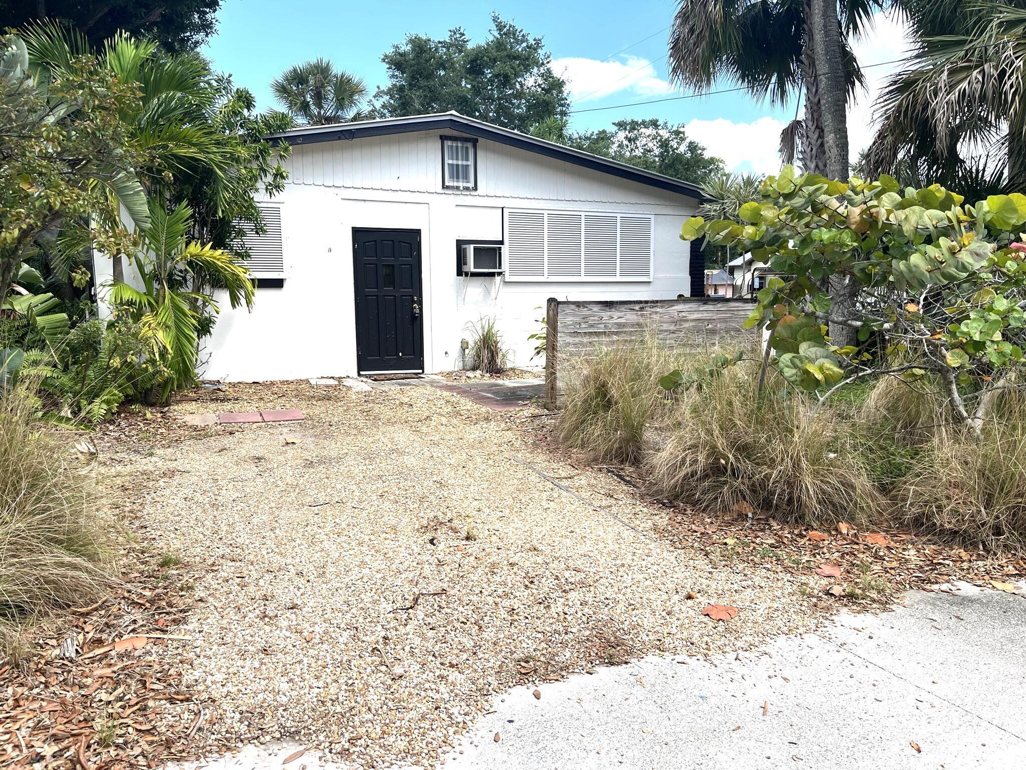 **Rent Includes Water/Electric Utilities** Come see this quaint efficiency in the heart of Stuart and fall in Love!! Situated perfectly on the Stuart Trolley route, walking distance to several waterfront restaurants, bars, and parks. This is a studio unit with a full-size bathroom and small kitchenette. Designated parking spot on driveway. Home has beautiful floors and additional storage area along with a shaded patio to enjoy your morning coffee. Shared laundry machines on site. Come see this wonderful Studio Unit today!