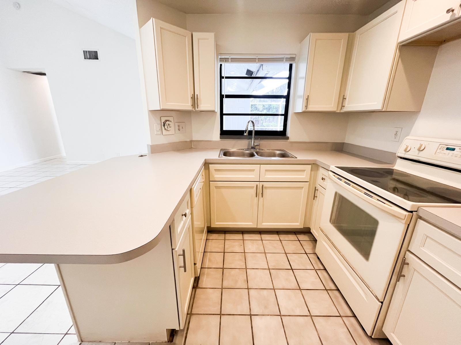 SUGAR POND MANOR OF WELLI - Residential Lease