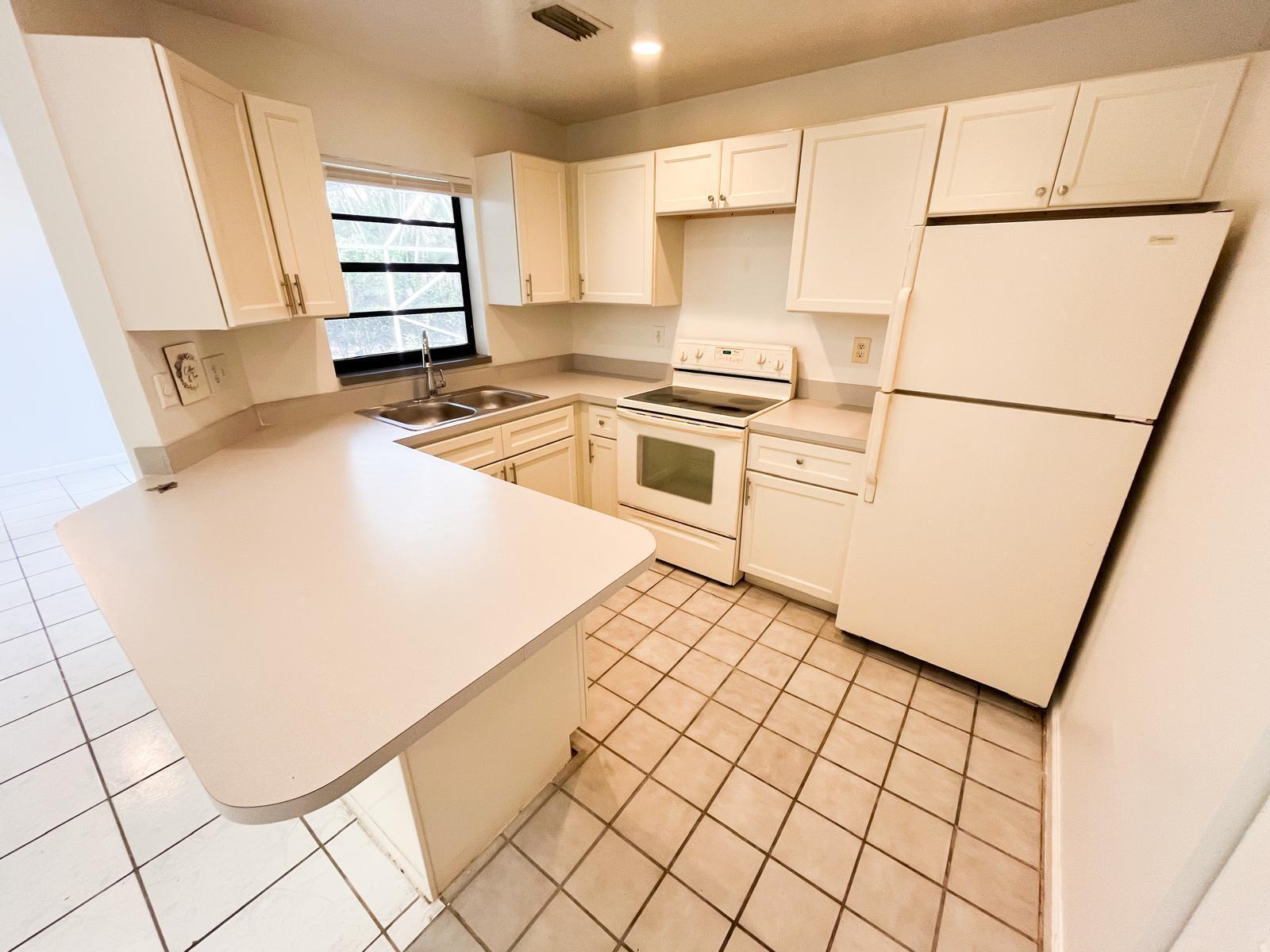 SUGAR POND MANOR OF WELLI - Residential Lease