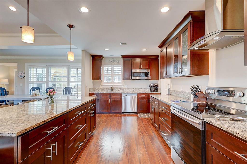 NORTH RIVER SHORES - Residential