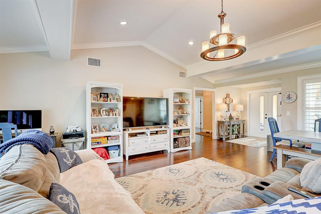 NORTH RIVER SHORES - Residential