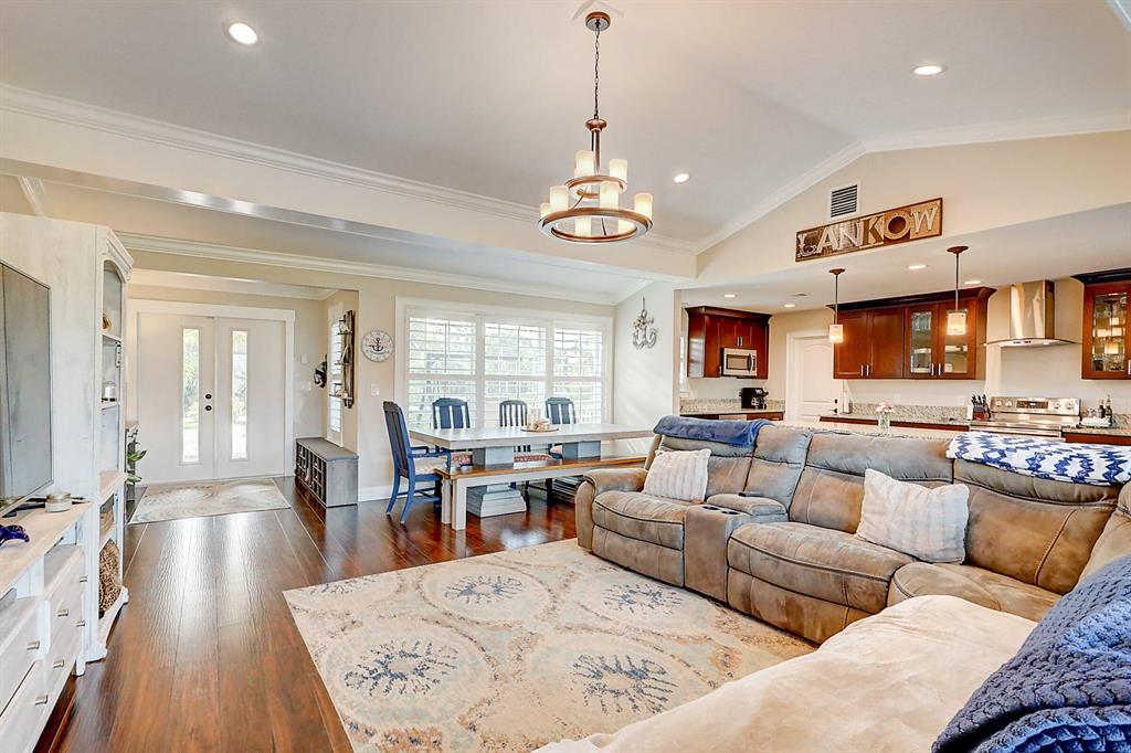 NORTH RIVER SHORES - Residential