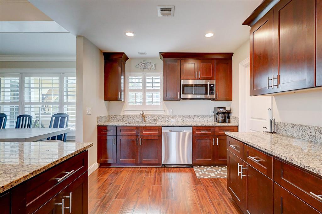 NORTH RIVER SHORES - Residential