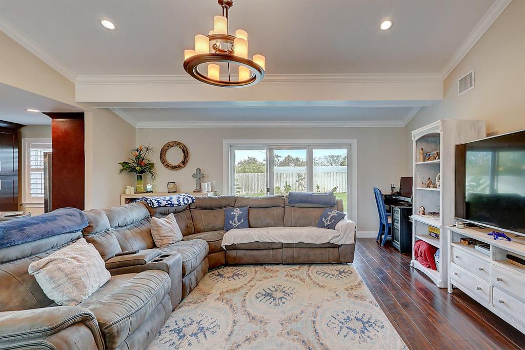 NORTH RIVER SHORES - Residential