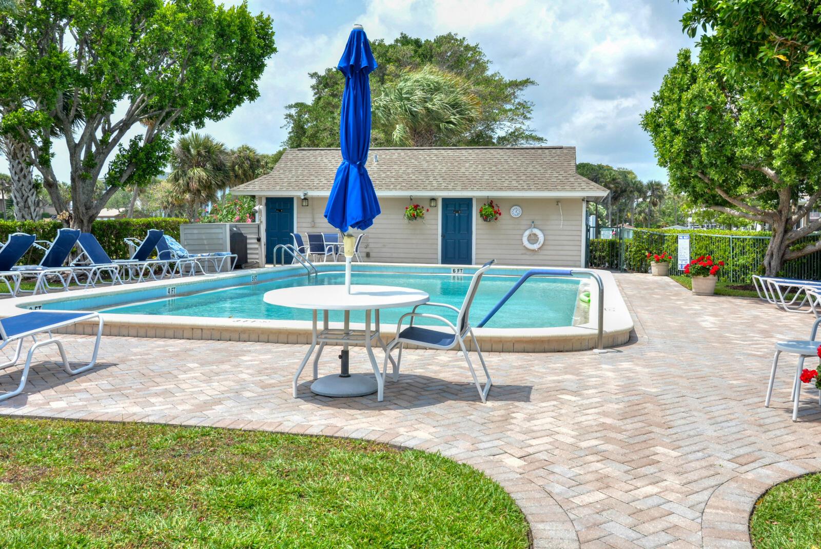 FAIRWAY VILLAS CONDO @ IR - Residential